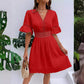 Vestido elegante con cuello en V con corte de encaje Detalles