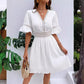Vestido elegante con cuello en V con corte de encaje Detalles